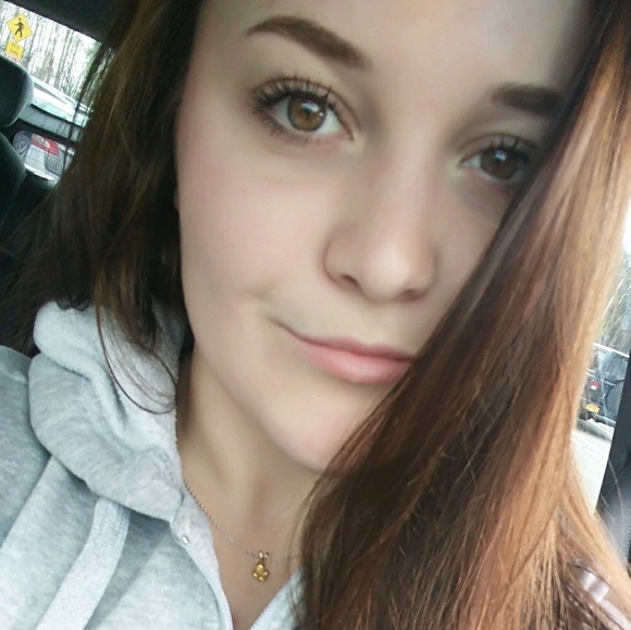 Meet your Posher, Abigail - Picture 1 of 1